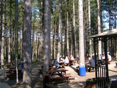 Fleet Services: Outdoor seating/picnic area